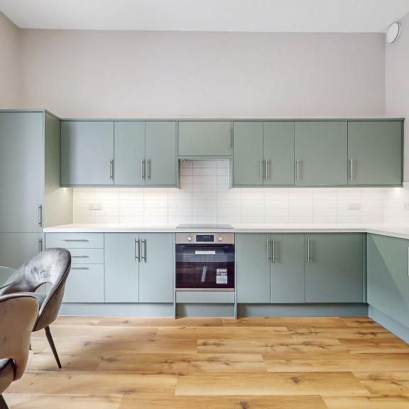 4 bedroom flat to rent - Photo 1