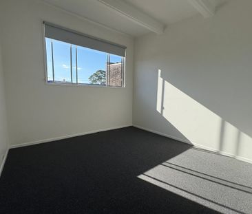 Spacious One Bedroom Unit - Photo 2