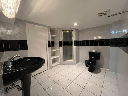 For Lease - 138 Venetian Crescent Unit# Basement, Vaughan, Ontario - Photo 3