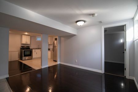 **ALL UTILITIES INCLUDED** 2 Bedroom Unit in the North End!! - Photo 2