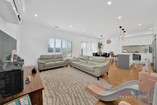 “Beautiful & Stunning double Storey Family Home for Rent!” - Photo 1