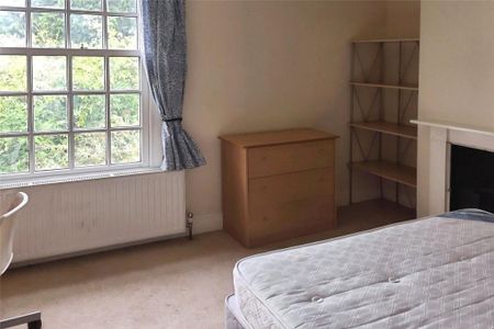 3 bedroom flat to rent - Photo 4