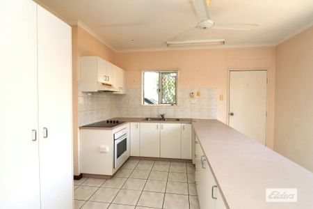 Spacious 2-Story Townhouse with Private Yard and Secure Parking - Photo 5