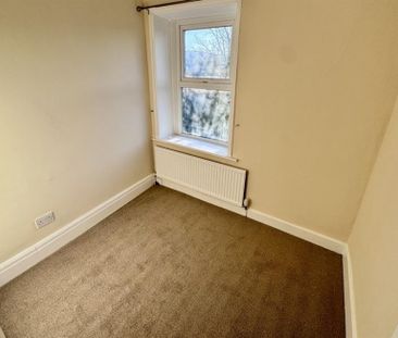2 Bedroom End Terrace To Let - Photo 3