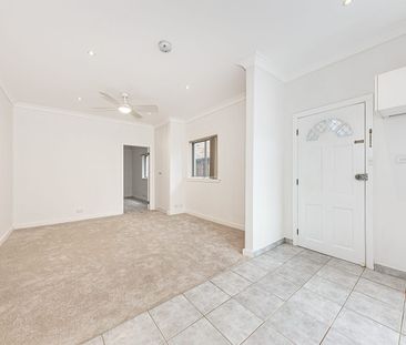 One Bedroom Ground Floor Unit - Photo 1