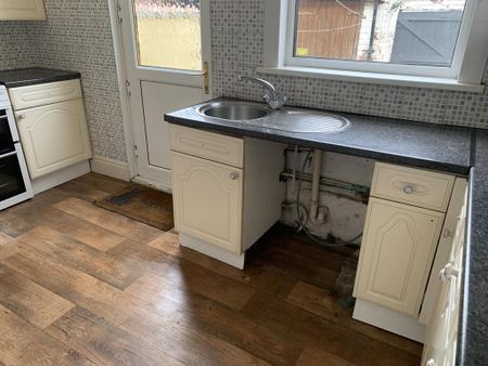 2 bedroom terraced house to rent - Photo 4