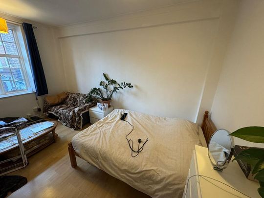 Studio to rent - Photo 1