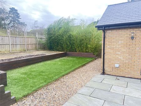 A stylish and contemporary home set in Biggin Hill. - Photo 5