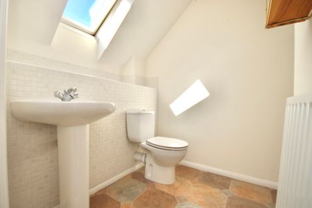 2 bedroom Town House to let - Photo 2