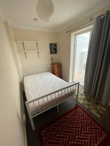 Room in a Shared House, The Highway, BN2 - Photo 5
