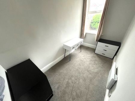 Victoria Parade, Preston - Photo 3