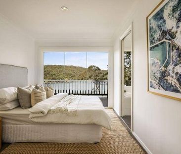 Stunning 3 Bedroom House with Water Views - Photo 6