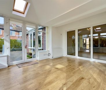 Crossland, Castlegate, Tickhill, Doncaster - Photo 3