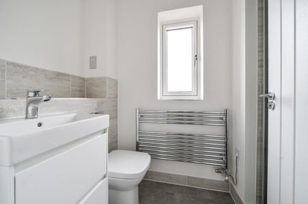 3 bedroom detached house to rent - Photo 5