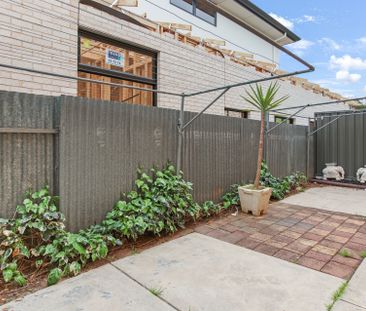 Low-Maintenance Impressive Unit in a Prime City-Fringe Spot! - Photo 6
