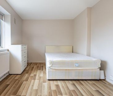 3 bedroom flat to rent - Photo 4