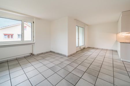 Helle wunderschöne neu renovierte 4.5-Zimmer-Wohnung an zentraler Lage. - Photo 2