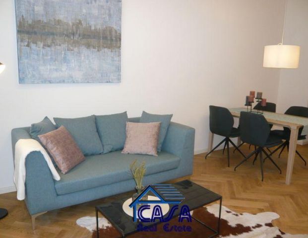 Exklusive, hochwertig möblierte Wohnung mit Blick auf den EZB Turm - Photo 1