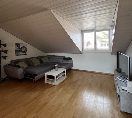 APPARTEMENT 21/2 PIÈCES MANSARDÉ À BERNE - BÜMPLIZ, MEUBLÉ, TEMPORAIRE - Foto 1