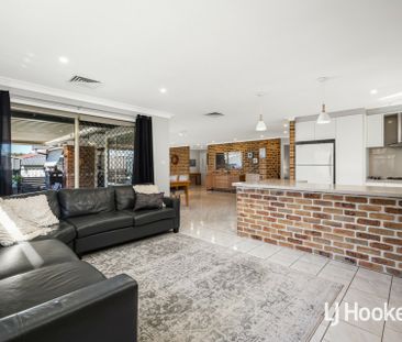 Spacious 4 Bedroom Home - Great Location! - Photo 3