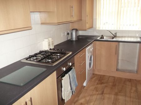3 bed Semi-Detached - To Let - Photo 3