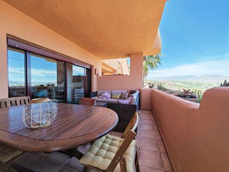 Apartment in Marbella, Costa del Sol - Photo 3