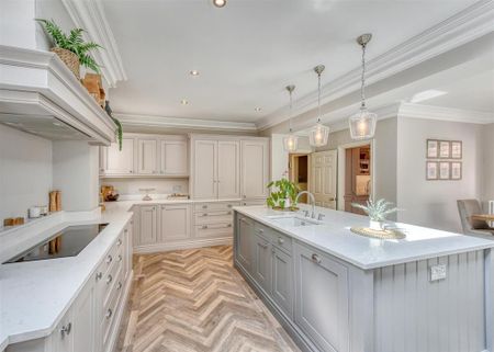 4 bedroom detached house to rent - Photo 4