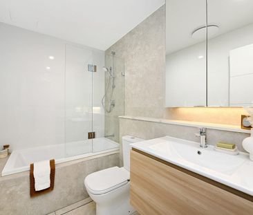 Spacious & Luxury Two Bedroom Apartment - Photo 3