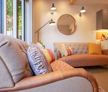 Fully remodelled to the highest specification! - Photo 6