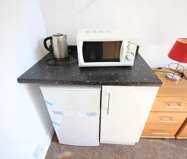 6 bedroom terraced house to rent - Photo 2