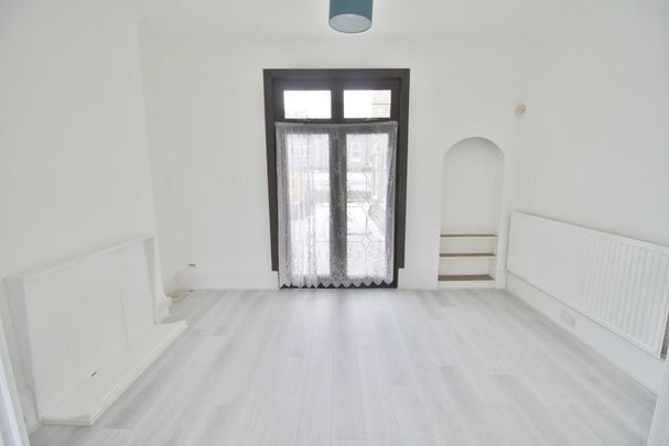 4 bedroom terraced house to rent - Photo 1