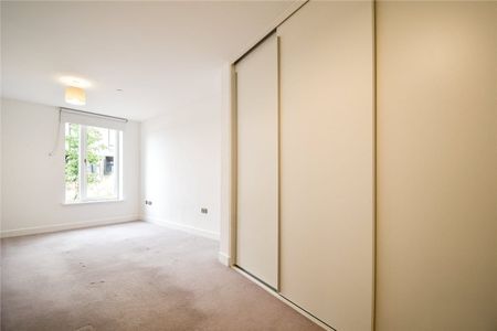 A stunning 2 bedroom apartment situated in this popular development just to the North West of Cambridge. Amtico flooring and under floor heating. Unfurnished. - Photo 5