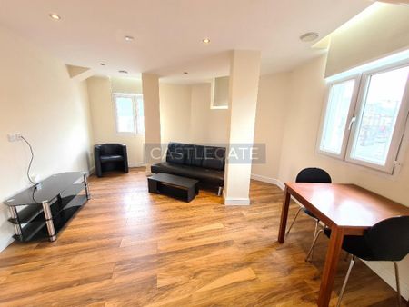 1 bedroom triplex to rent - Photo 2