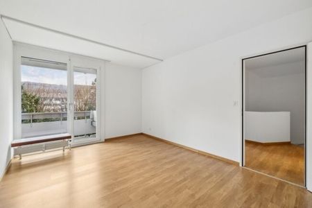 Bright apartment in a beautiful neighborhood - Photo 2
