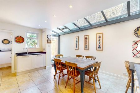 4 bedroom terraced house to rent - Photo 2