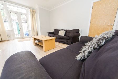 The Turnways, Headingley, Leeds - Photo 2