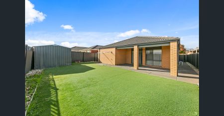 Spacious Family Residence - Photo 3