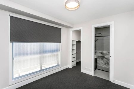 “CUTTING EDGE STYLE AND LUXURY!” - Photo 3