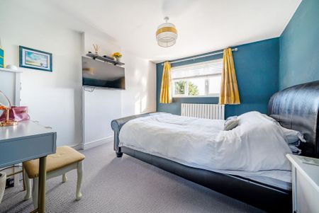 3 bedroom end of terrace house to rent - Photo 4