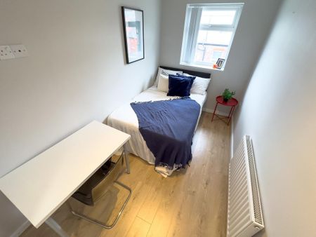 6 bedroom terraced house to rent - Photo 4