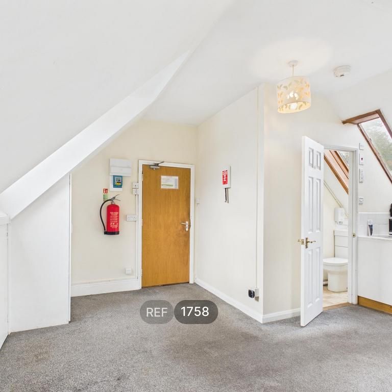 Studio to rent - Photo 1