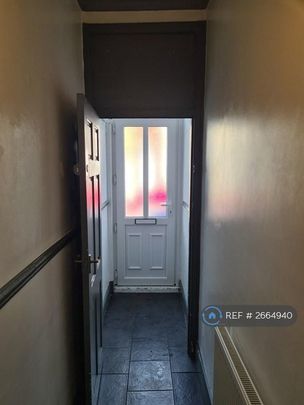 2 bedroom end of terrace house to rent - Photo 1