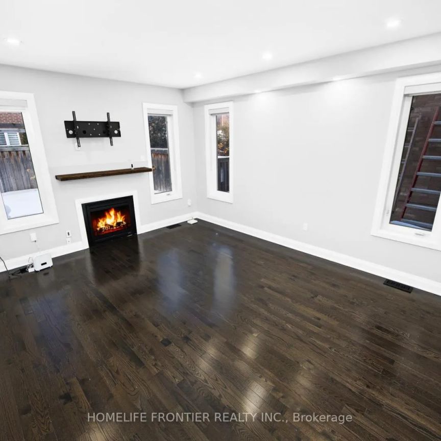 8 AMBERGLOW COURT - Photo 1