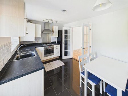 2 bedroom end of terrace house to rent - Photo 4