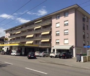Appartement de 2.5 pcs entièrement rénové au 1er étage - Foto 1