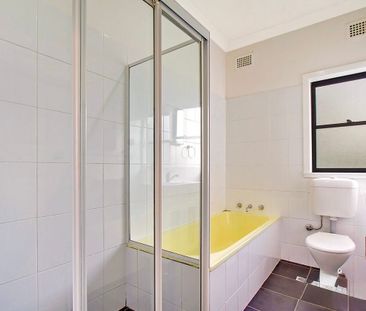 THREE BEDROOM FAMILY HOME - Photo 2