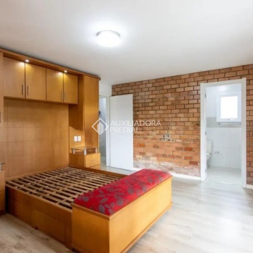 Casa com 3 quartos e 308m² para alugar em Hípica, Porto Alegre. - Foto 1
