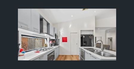 Multiple Living Zone, 3rd Covered Car Park for Caravan/Boat, Big Shed - Photo 3