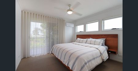 SPACIOUS FAMILY LIVING! PARTIALLY FURNISHED FOR YOUR CONVENIENCE! - Photo 3