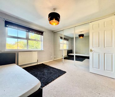 Village Close, Herts, Hoddesdon - Photo 3